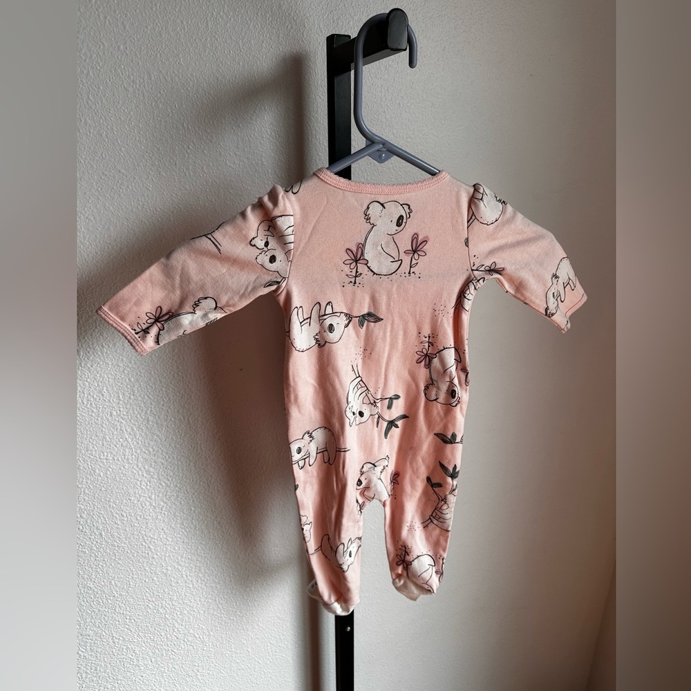 Carters 6 month footsie 2 way zip - Picture 4 of 5